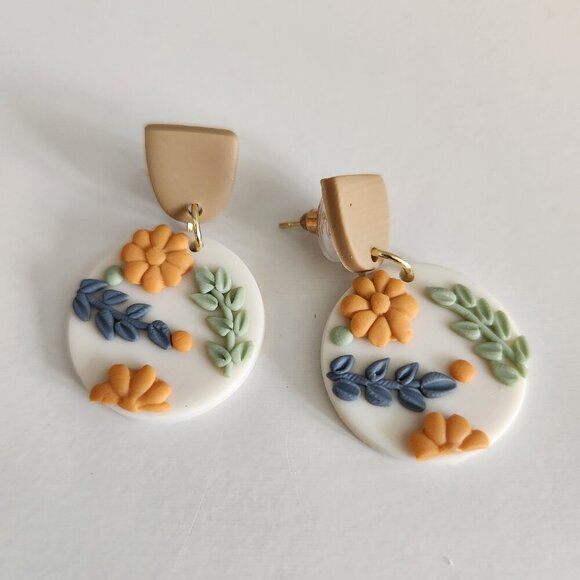 Bundle and Save- Floral Clay Earrings. New - Picture 1 of 7